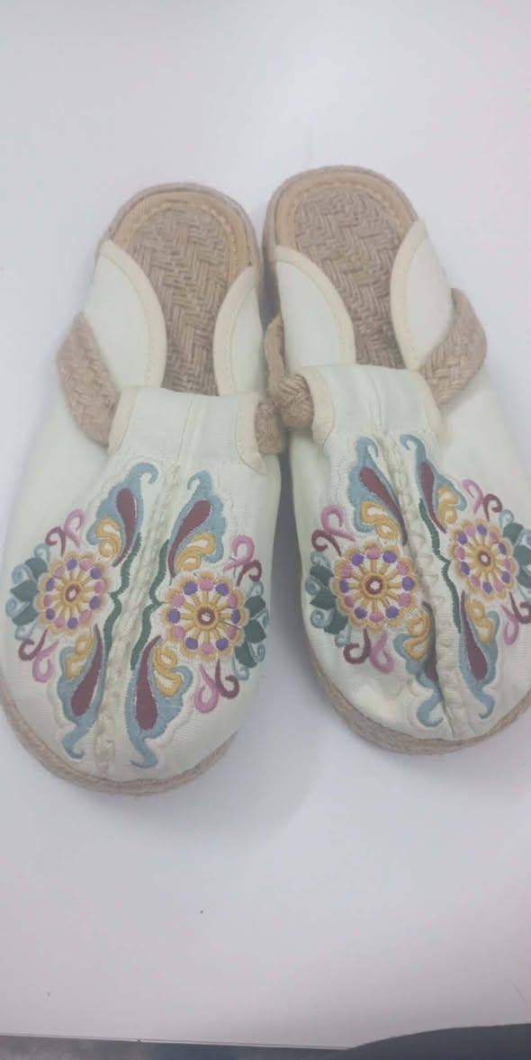 شلعه احذيه كله جديد القطعه على 3


**إذا كنت صاحب هذا الإعلان وتريد حذفه لأي سبب، رجاءا أرسل رسالة إلى الدعم الفني**