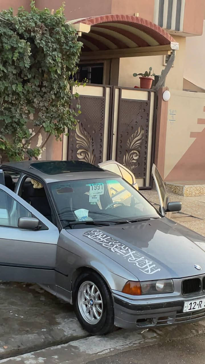 سلام عليكم  مكلف بل نشر اتصل
اعادت النشر بسبب الوعود الكاذبه سياره 318 Bmw e36 موديل 1991  رقمها نينوى انكليزي كابون بانزين تحويل ثاني يوم السياره بسمي كير و مكينه شرط داخل m السياره مصروف عليها طخم كدام وره شرط تايات جدد السياره 4سلندر السعر 40و بيها مجال  ‭0771 959 8154‬بي واتساب
