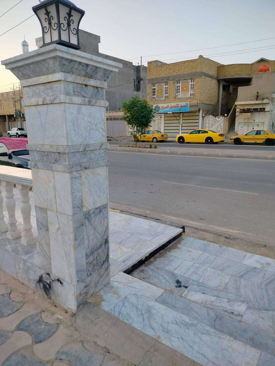 دار للبيع الحقوقين داموك على الشارع الرئيسي المساحة 190 متر.  الاتصال على الرقم. ***********
