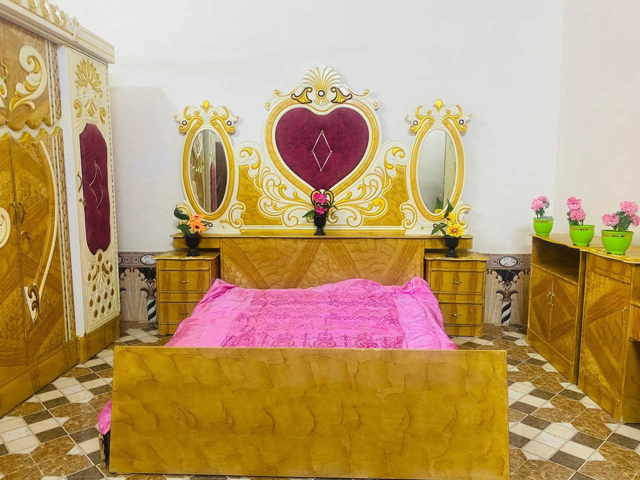 غرفه نوم عراقيه حطاطه تصميم تركي نضافه فول استخدام قليل جدا السعر 900بي مجال العنوان  البعبيد الاتصال ***********
