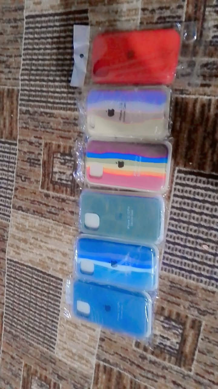 كفرات جمله فقط ايفون ودلكسي وسامسونك جمله سعر الكفر ب 500دينار حوالي 250كفر ولوازق هم موجوده المكان تكريت ***********
