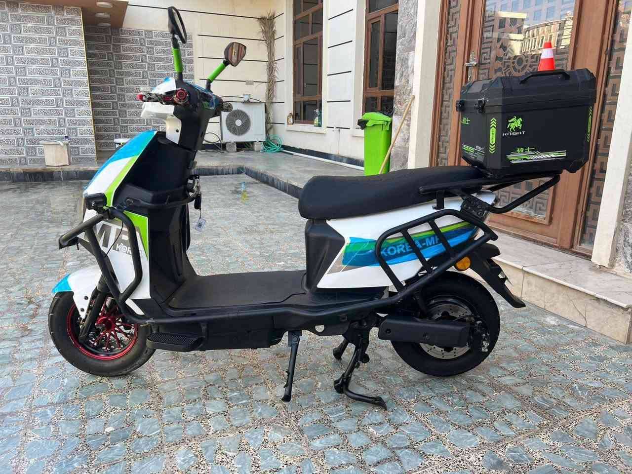 السلام عليكم للبيع
دراجه سكنس كوري 
2025 
بصمه سويج كرت 
دراجه بشرط ع فحص 
بيه جهاز لاسلكي 
بلوتوث 
خير من الله الدراجه 
السعر 580 وبيه مجال للشراي. 
اتصل وتدلل***********
