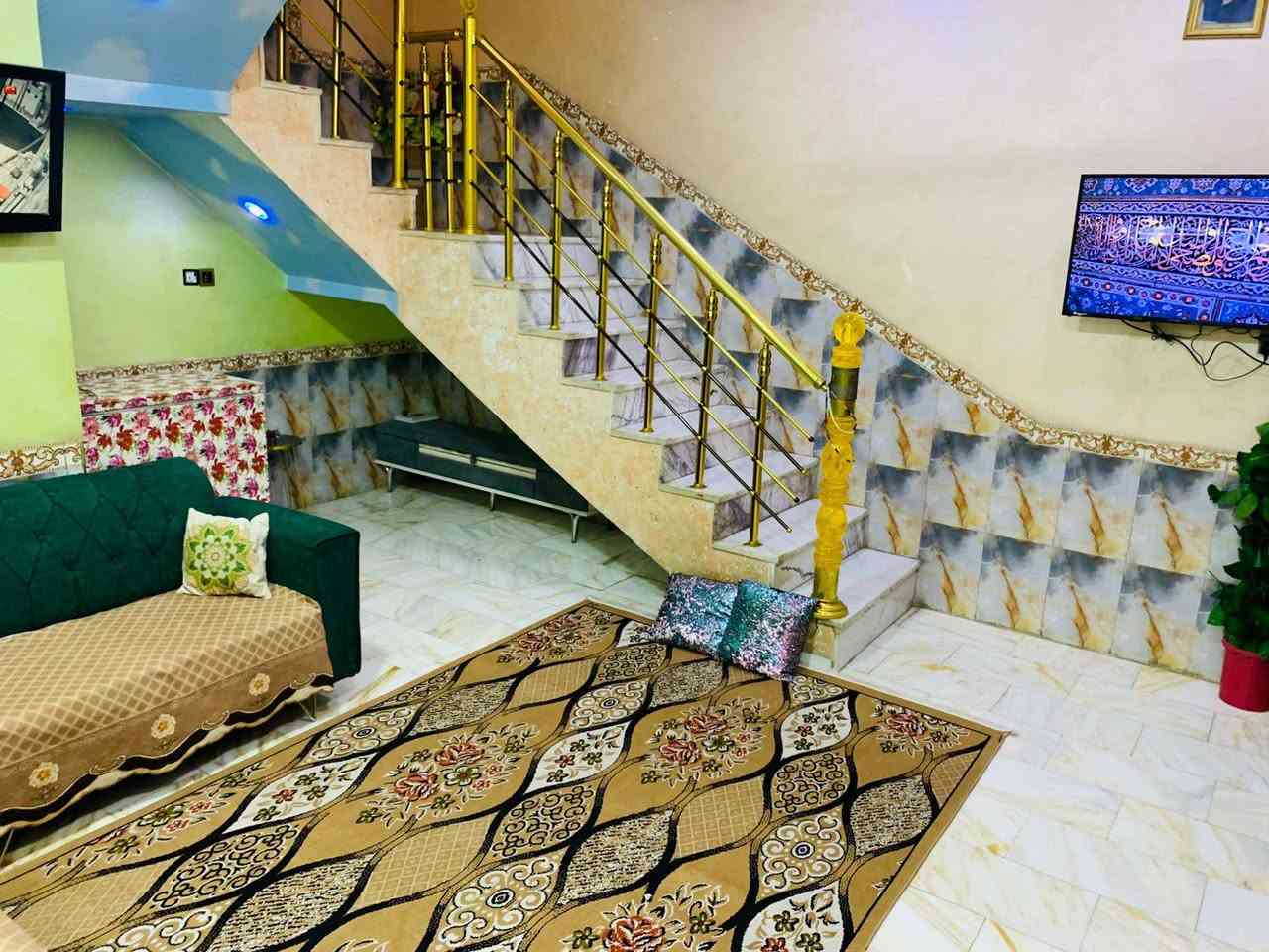 معروض لدينا #للبيع
بيت 100 متر امامي تحفه طابقين حديث مسلح مكون من اربع غرف وصالتين وديوانية ومطبخ وصحيات عدد 2 ، الحي العسكري قرب 1 حزيران السعر 175 ، للإستفسار *********** او زيارة المكتب في الصالحية .

لمتابعة بقية العروض ⬇️
https://www.facebook.com/share/g/1AndfAwNXT/
