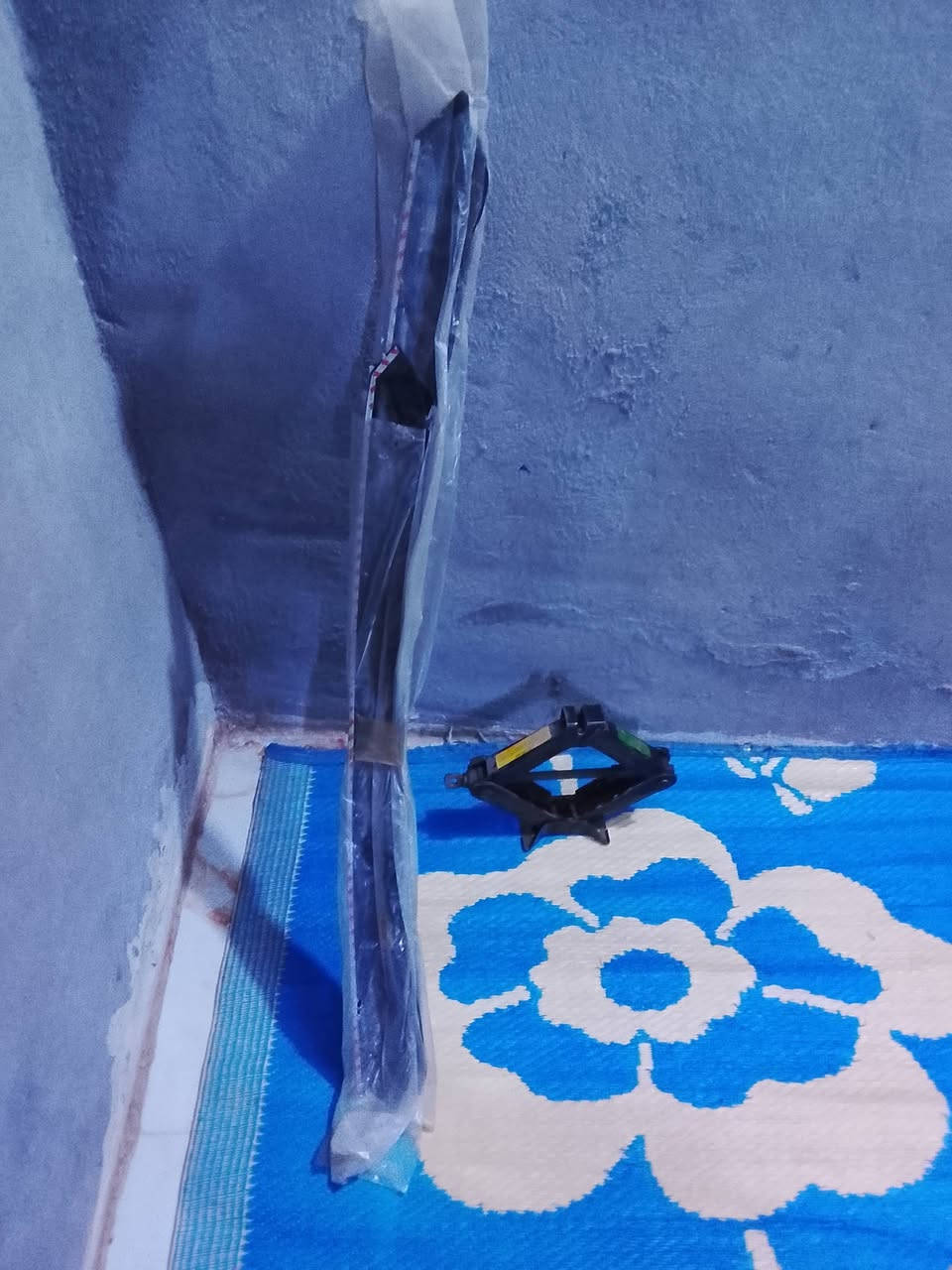 ابطانين الانترا ومطريات الانترا وجك رفع الانترا موديل 14 و15 كلهن جدد ما مستعملات مكاني بصره  ***********
