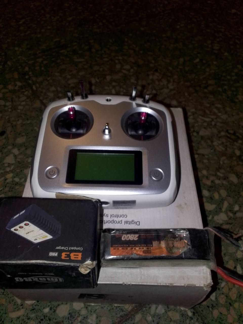 السلام عليكم ادرون للبيع حجم كبير السعر مليون ارتفاع كيلو ونص يزل كافة البرامج من الحاسبه نظام ال جي بي اس  كامل مواصفات مكاني بغداد الشعله للتصال *********** وتساب وخاص وتصال  متوفر
