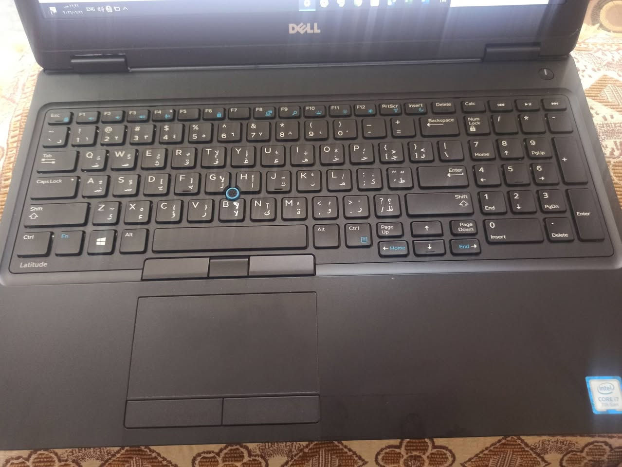 لابتوب Dell Latitude 5580  للبيع 💻 او المراوسة بأيباد حسب القناعة.
🔸🔍 الموصفات:
1- المعالج: Intel Core i7 (الجيل السابع - i7-7820HQ) معالج قوي يتحمل ضغط العمل.

2- الذاكرة العشوائية (RAM): 8GB DDR4 (سريع وسلس في التنقل بين البرامج).

3- الهارد (التخزين): 256GB SSD (إقلاع فائق السرعة للنظام والبرامج).

4- الشاشة: 15.6 إنش بدقة ووضوح ممتاز ومريحة للعين.

5- كرت الشاشة: يحتوي على كرتين:
كرت داخلي Intel.
كرت خارجي منفصل NVIDIA GeForce 940MX بسعة 2GB أساسي (ويصل مع الميموري المشتركة إلى 4GB)، ممتاز لبرامج التصميم والمونتاج والألعاب المتوسطة.

6- مفعل ويندوز 10 pro مدى الحياة. 

7- برامج #الأوفيس مفعله مدى الحياة. 

🔸الملحقات: 
الشاحن الأصلي للجهاز بقدرة 130 واط. 

🔸 حالة الجهاز:
🔴الجهاز نظيف جداً وبحالة ممتازة بنسبة 95%
🔴البطارية تحتاج لتبديل لكن يشتغل على الشاحنة . 
🔴الجهاز مكفول من أي عطل او تصليح عدا تبديل البطارية. 

📍 المكان: مخمور/ قرية كبروك

💵 السعر: (250,000) الف وبي مجال شي قليل
راسلني خاص
 او تواصل واتساب عالرقم هذا(***********)
