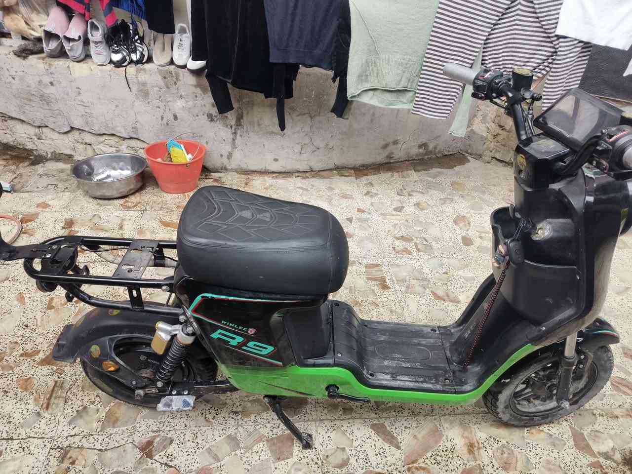 سلام عليكم دراجه للبيع R9 كهربائيات كله شغاله بي اشاير بس بطاريات ولي جدد صارلي 20يوم من اخذته شاشه شغاله شلعه تشك الشارع العنوان بغداد الشعله دوانم شارع افران الضياء السعر350 وبيها مجال للطيبين الرقم *********** متواجد واتساب
