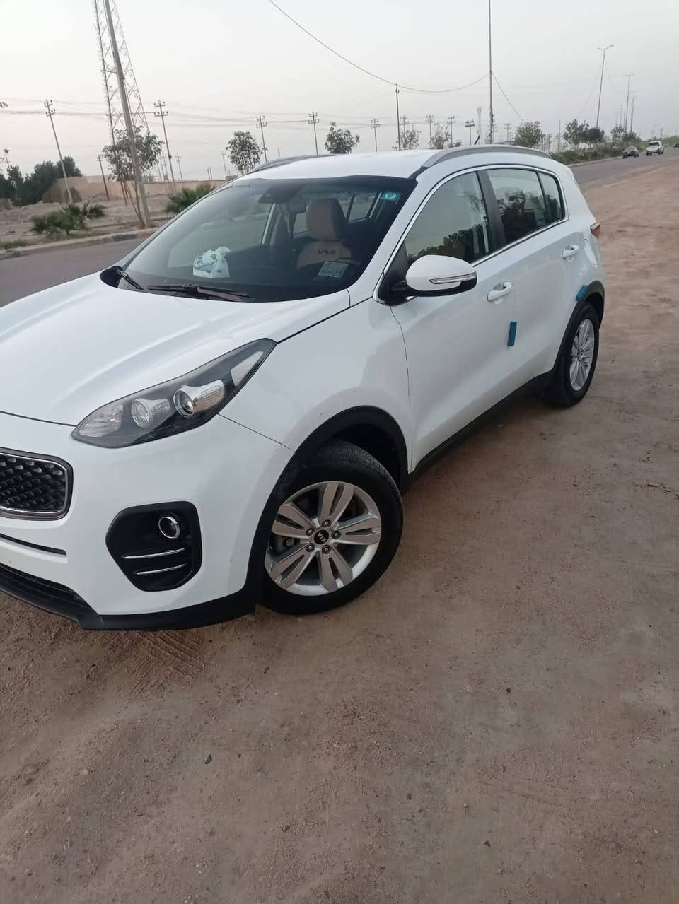سبورتج  خليجي مكفول كفاله عامه 
18
سياره جاهزه من كلشي 
تاير جديد 
حداده جديده
تبريد ثلج قطعتين
رقم بصره نكليزي تحويل ثاني يوم 
السعر 175 وبيه مجال حك جيه
مكاني بصره قرنه ثغر
محرك ٢٤٠٠
الستفسار ***********
