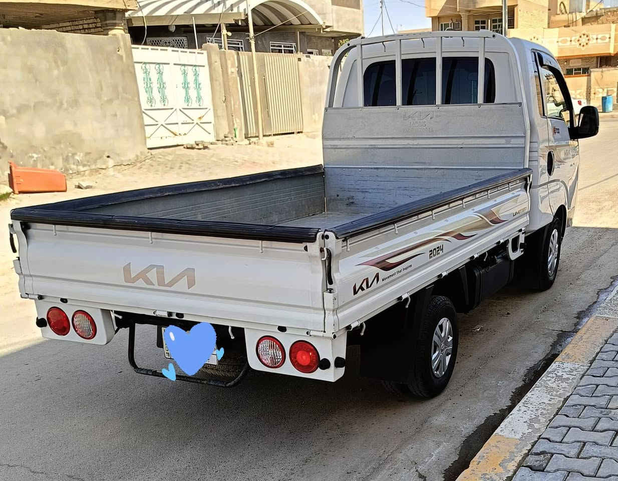 للبيع كيا حمل موديل 2024 رقم بغداد مكفوله العنوان بغداد طارميه رقم الهاتف ***********
