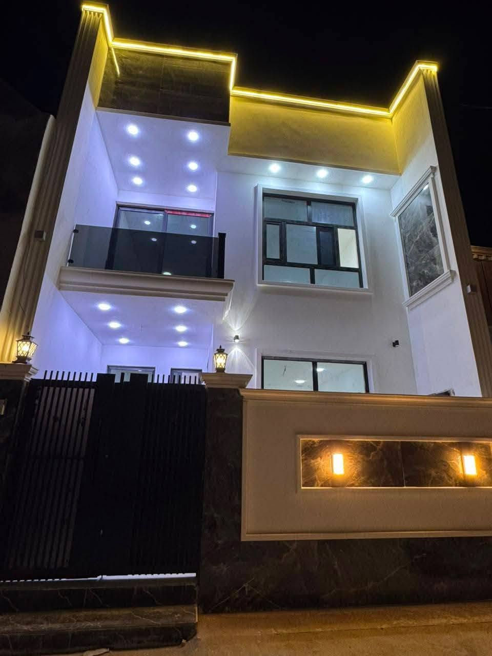 السلام عليكم
🏠#دار_للبيع   100متر واجهيه 6.25متر  نزال 16متر
 بناء طابق ونص  حديث ✨️

يحتوي البيت ع[2غرف نوم -استقبال -صحيات - صالة- ومطبخ] البيت شغل درجة اولى ✨️

⬅️مع الخدمات[ماي-كهرباء-تبليط]✨️

🔴ملاحضه البيت جاهز للسكن 🔑

⬅️نوع العقار  طابو زراعي سند 25 اقرار محكمه 

⬅️العنوان #بغداد_الدوره_البوعيثه   
       مجمع السلطان الرابع 

🔴للاستفسار  خاص او الاتصال ع  الرقم 
 ☎️***********

