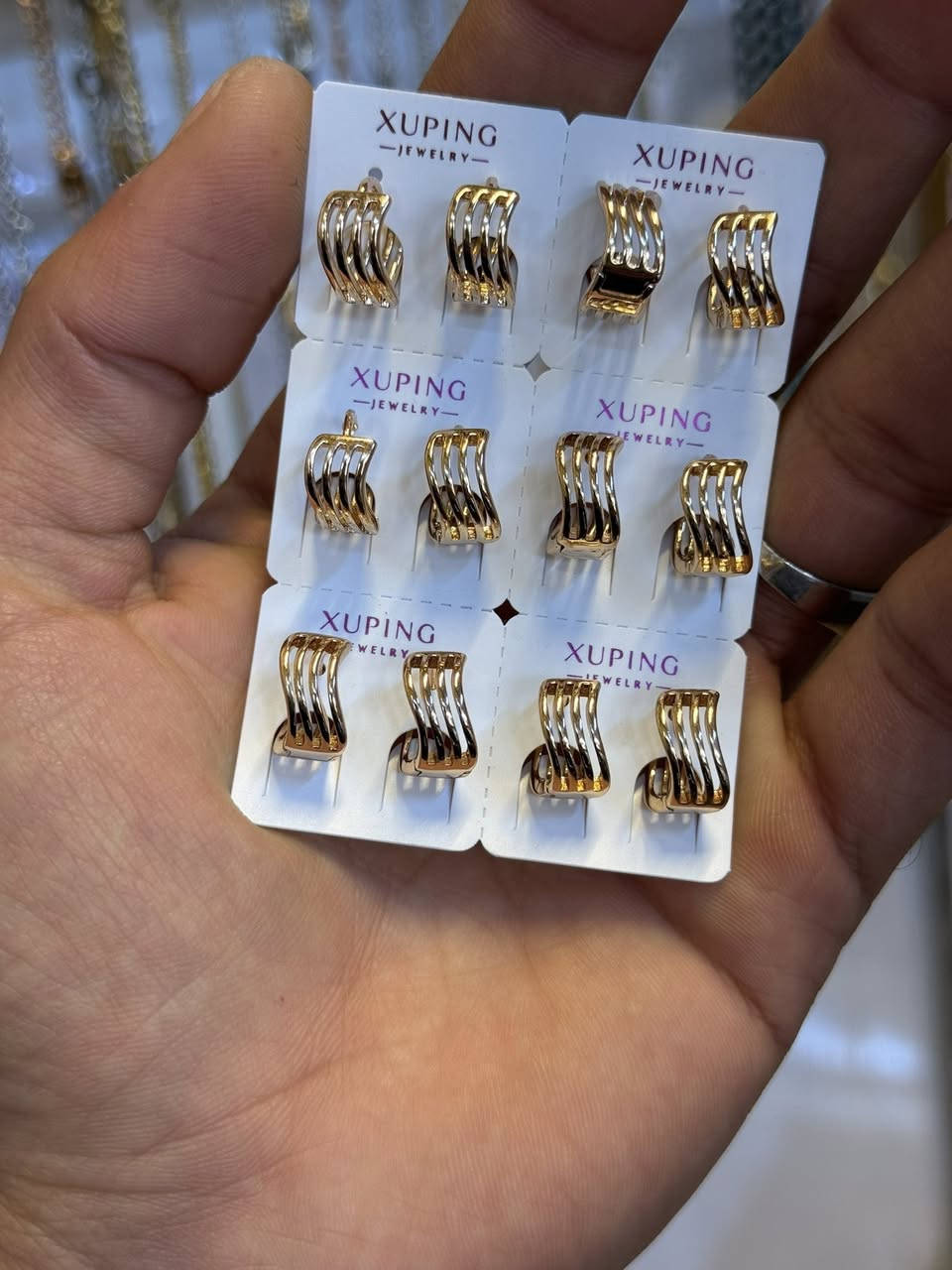 يا الله 👋 اكسسوارت الريس 🔥🔥💎💎والله إذا تردين نصيحة إخذي من ذني التراچي لان مابقى عندي كميه قليله بديل الذهب كوالتي جداً عالي زارگون جوده عاليه ضد العطر ضد الماء ضد التحسس ضمان خمس سنوات كل هذا والزوج بالفين دينار 3 أزواج بـ 5 بالنسبه للحلق والبرغي الزوج بالف دينار


**إذا كنت صاحب هذا الإعلان وتريد حذفه لأي سبب، رجاءا أرسل رسالة إلى الدعم الفني**