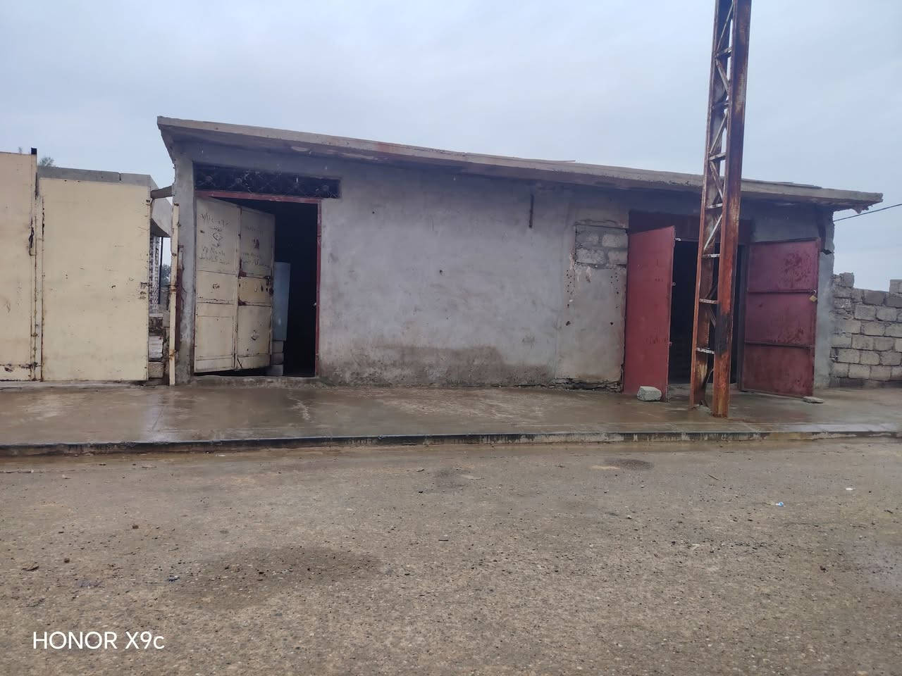 سلام عليكم يوجد لدينا سمنت حمام العليل +بادوشالتوسيع +سنجار+حصو +رمل +بحص ناعم+العنوان جنوب الموصل ناحية الشورة قرب خزان الماء ***********
