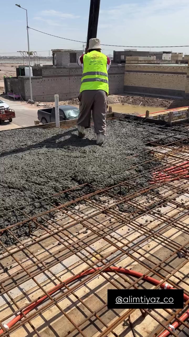 اللهم صل على محمد وآل محمد 
تم بحمدالله صب سقف منزل في منطقة الطوبة والنخيلة إفراز النفط  للشركة الامتياز للمقاولات العامة والتصاميم الهندسية تم الصب بقوة انضغاط C35 حقيقي 

#للصب_المركزي_الجاهز في جميع مناطق البصرة 

🔴 اهم مواصفات الكونكريت لدينا:-  

1-جميع المواد ( الحصى والرمل والاسمنت ) مفحوص مختبرياً 

2- الماء المستخدم في الخلط RO وخاضع للفحص .

3- المواد المضافه تكون حسب الطلب ومستورده من اوربا .

4- معاملنا فوول اوتاماتيك .

▪️ الانتاج والاشراف من قبل كادر هندسي من ذوي الخبره

المعمل يحتوي على 5 بم {43,42,36,34,34} ويحتوي على 16 خباطة 

للتواصل ***********

حسين المنصوري #للكونكريت_المركزي_الجاهز
ونسأل الله التوفيق للجميع يارب
