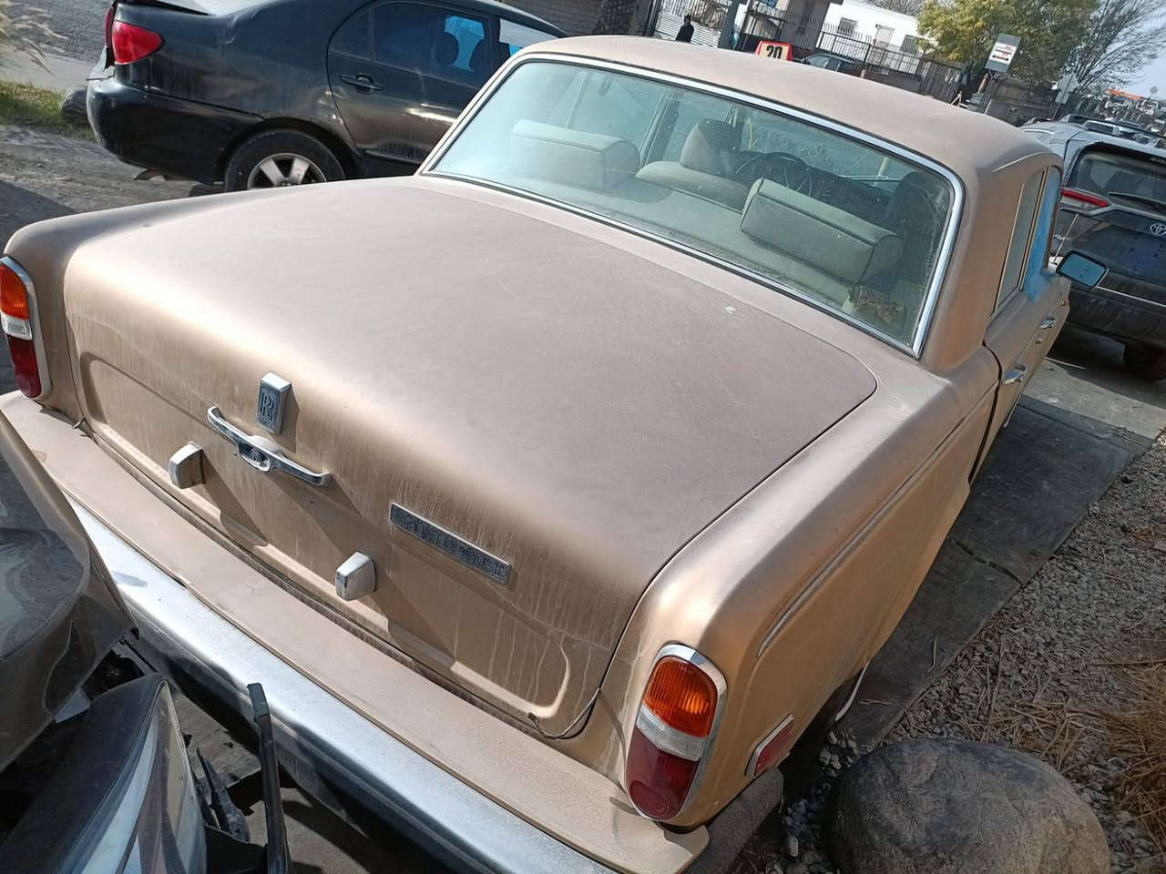 سلام عليكم  روز رايز  مديل 1979 دخول جديد السياره حالين واصله با السليمانيه  تنباع  عله وضعه الكمرك ولرقم عل مشتري موافقه كامله بيها 
***********
