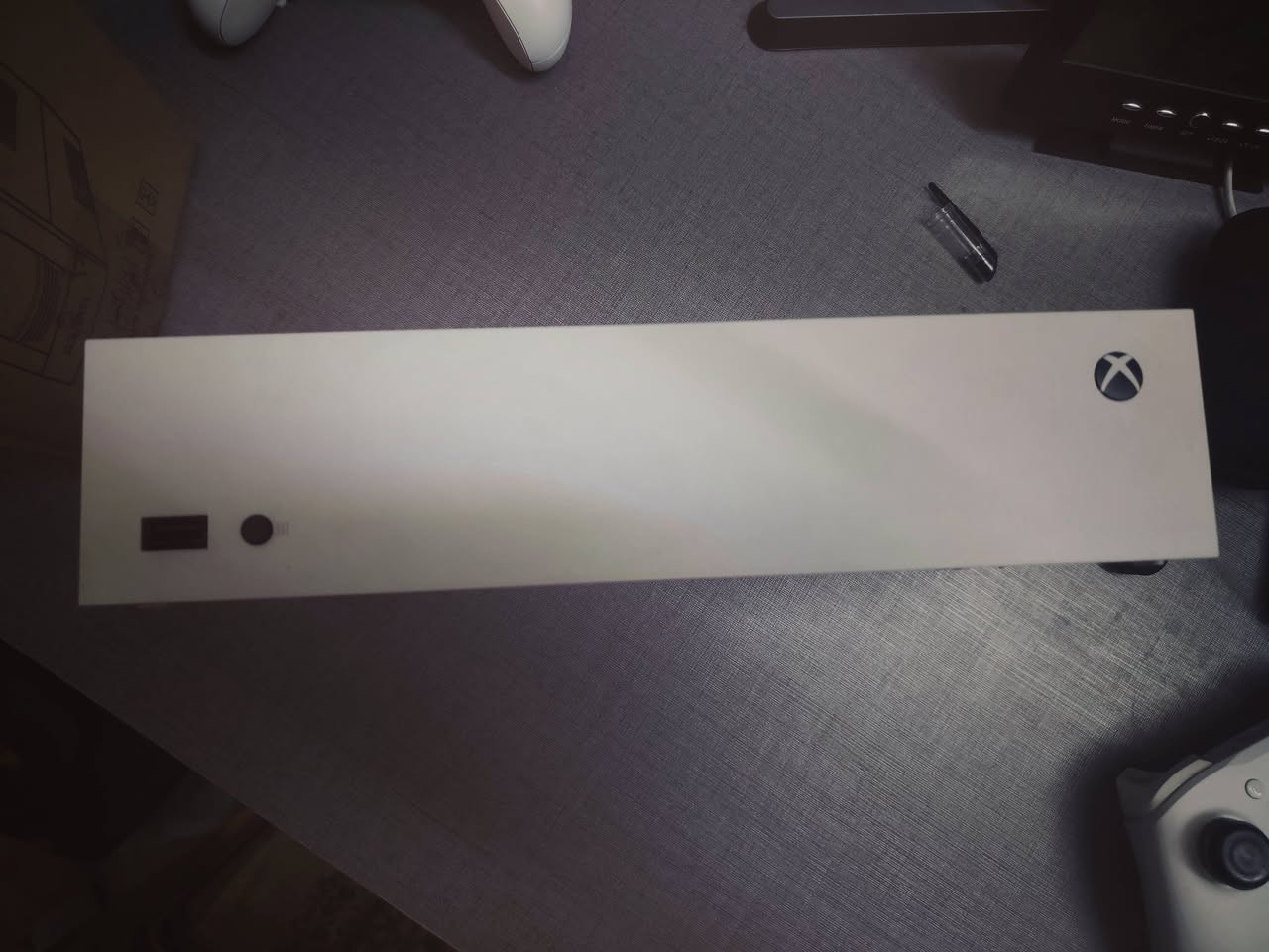 اكسبوكس سيرس اس للبيع استعمال شي بسيط لوك ستيكر ممفتوح ويا ups 850 مكسما و يا بطاريات شحن عدد اثنين الاكسبوكس ملحقاته وكارتونته كامله كيبلات وجوستك وحته بطاريات جوستك الاصليه ممفتوحه
السعر 400 الف موقعي الاعظمية للاستفسار ***********
