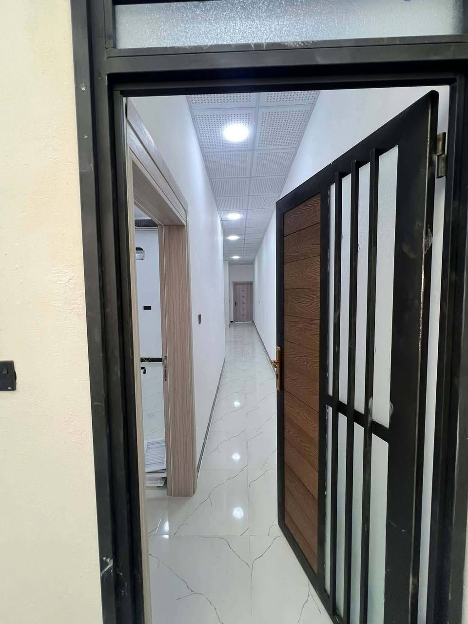 بيتين للبيع حي بدر بناء حديث صفر ما مسكون
مساحة البيت الواحد ١٠٠ متر طول
سعر البيت الواحد ٣٨ 
كامل سيراميك وسقف ثانوي 
يتكون من غرفة نوم واستقبال ومطبخ 
وصحيات خارج وداخل وممر ومنور
العنوان / حي بدر قرب المستوصف
للاتصال ***********

ملاحظة / متوفر اكثر من بيت بنفس التصميم
درج خارجي  بالإمكان بناء طابق ثاني معزول
