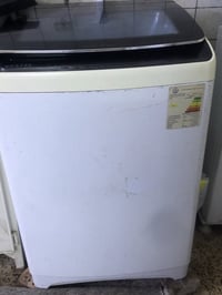 غساله للبيع اوتماتيك الوزن ١٨كيلو  بيه بس الفراره مكسوره السعر ٥٠٠وبيه...