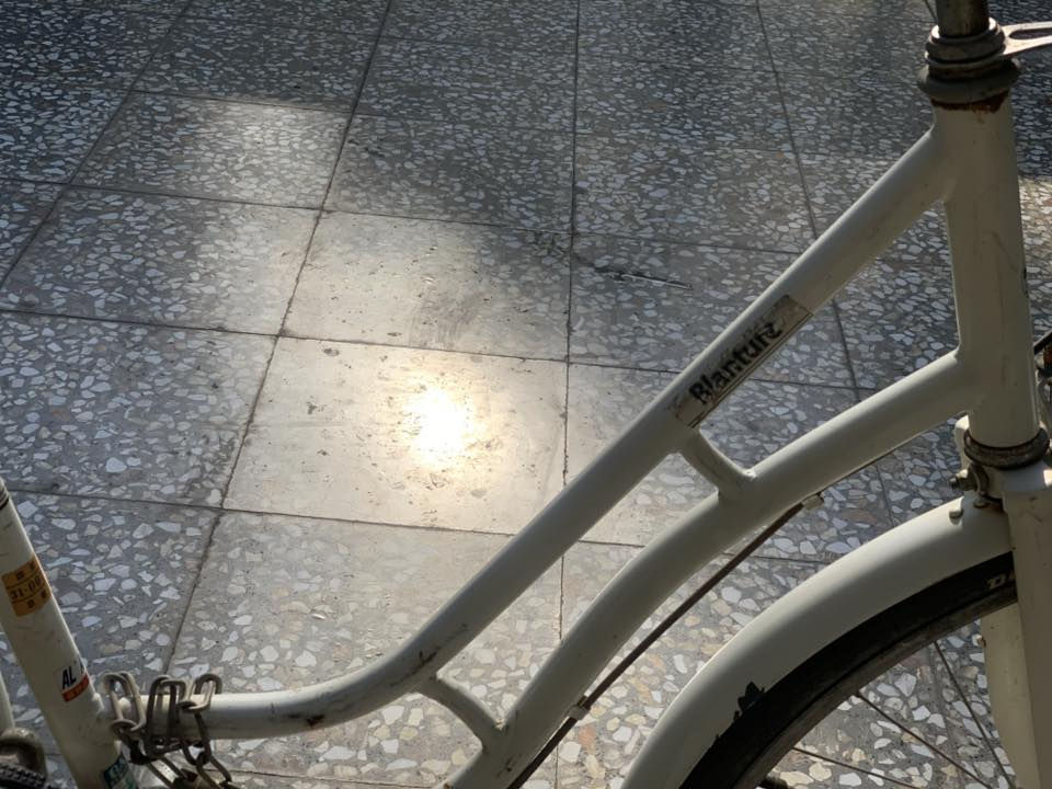 دراجة هوائية حجم (27) للبيع  العنوان حي اور خلف نادي النفط الرياضي
***********
