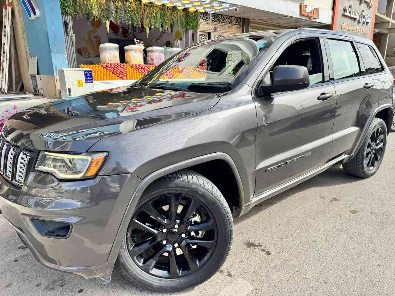 السلام عليكم ورحمة الله للبيع جيب وارد أمريكي موديل ٢٠٢١ ضررها جاملغ وبنيد فقط بدون شاصي تخم تاير ماشيه ٧٥ الف مواصفات جلد كشنات كهرباء جنطه كهرباء كل السياره على وضع الشركه كير ومحرك كله شركه محرك ٦ سلندر ٣٦٠٠ بلادي رادار امامي رقم بغداد الجديد تحويل مباشر سعرها 215 وبيها مجال للشراي مكان السياره بالرمادي***********
