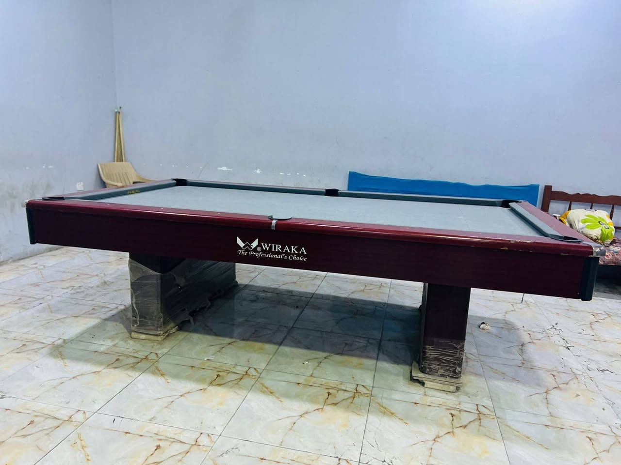 كوفي للبيع بنايه كامله المكان بعقوبه تقاطع الساده مع ميوزه باليارد نوع ويركه ونوع سوبر ماستر مع عارضة براد مع شاشه بلازمه مع ٢٠ كرسي واربع ميوزه مع ٧نراكيل مع ٥قنفات بيع شلع ] البنايه جانت اسواق كامله من سيراميك وسقف سندويج ١٠ قطع كل قطعه ١٢ متر نضيف كلش  كامله من سقف ثانوي لدات كهرباء نقاط 24 نقطه كهرباء ضفيره كهرباء ٣فيز    مع جامخانات مع كبنكات ٢ ترهم اسواق اومخزن بنص منطقه حي العبور بنايه جديده ونضيفه للبيع السعر مع كافة الملحقات 8 مليون ***********
