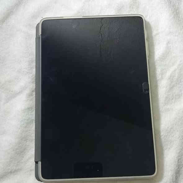 السلام عليكم،متوفر تابلت شركة teclast جديد بالباكيت مجرد إستخدام قليل كم يوم وبشكل بسيط،ذاكرة 128 عشوائية 8+4 وإصدار اندرويد 15 أحدث شي ويا غراضه كيبورد وقلم وستاند وحافظة ما عدا الشاحنة ما متوفرة بس تگدرون تشحنوا بأي شاحنة شحن سريع عادي،سعره 140 ألف وبي مجال 
مكاني بالنجف كوفة 
الرقم للتواصل ع واتساب ***********
