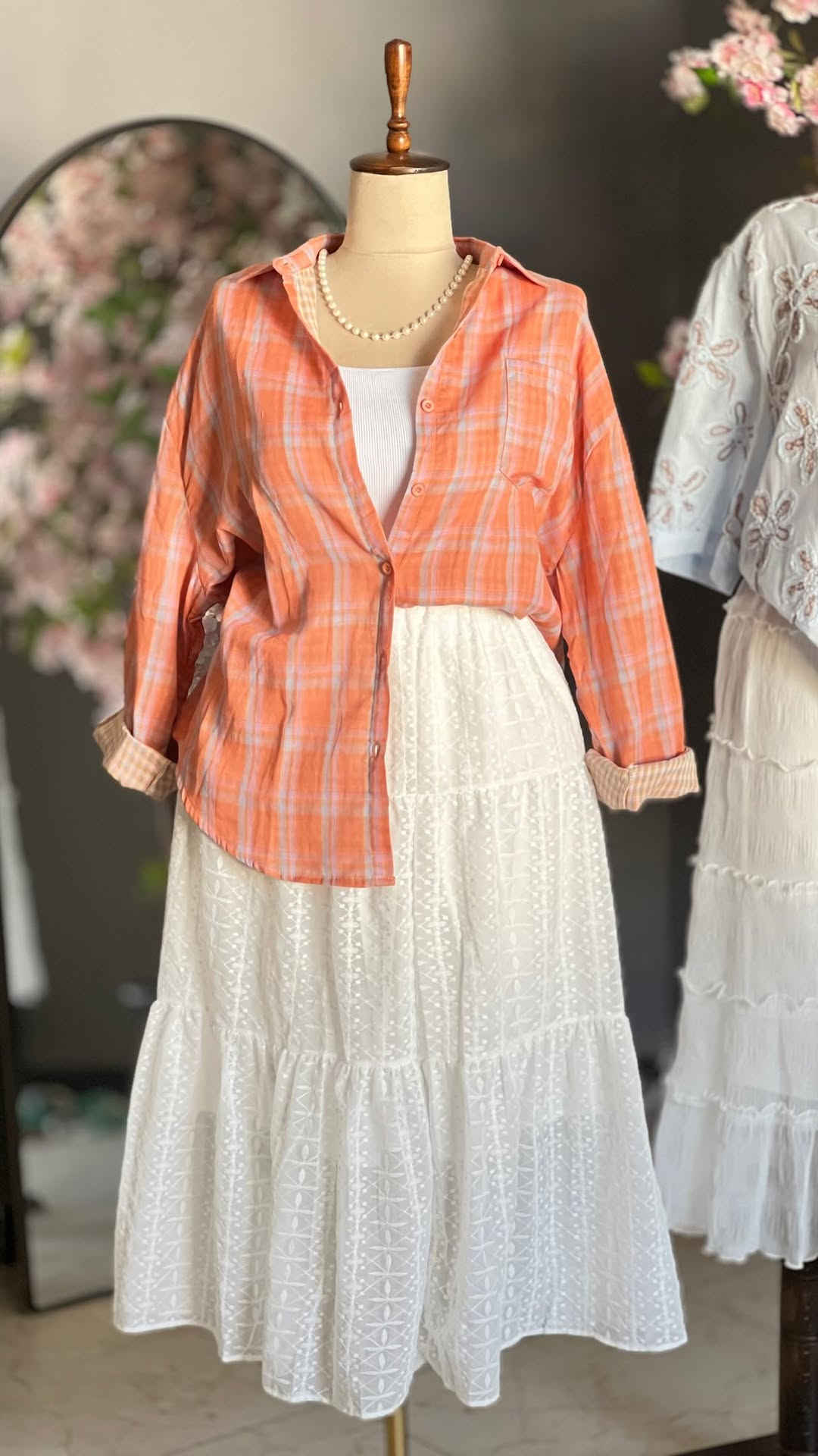 Topa - modern femme 🧡اقروا الكابشن 
علق بكلمه (سعر )توصلك كل تفاصيل 
-
إطلالات ناعمة مع القصّات المريحة يعطيكِ لوك صيفي
-
كل القطع الي بالريلز متوفره 
-
القياسات فري
-
طول القميص 70سم  خامه لنن 🧡
-
للحجز خاص او ***********
-
توصيل بغداد والمحافظات 5 الاف
