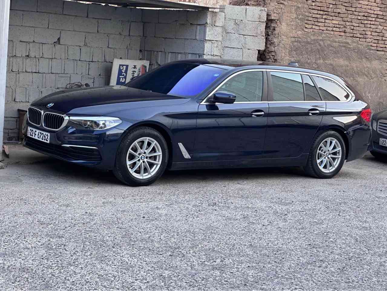 سلام عليكم 
بي ام موديل ٢٠١٨ فول مواصفات السياره جديده بمعنه الكلمه جاهزه ما بيها نقص برغي يعني الف دينار متصرف عليها السياره حيل جديده وترايها زيرو محرك وكير مكفولات ممفتوحات رقم اربيل تحويل شوكت متريد اني حاضر 
شعندك مراوس دز وات ساب *********** بغداد, العراق
