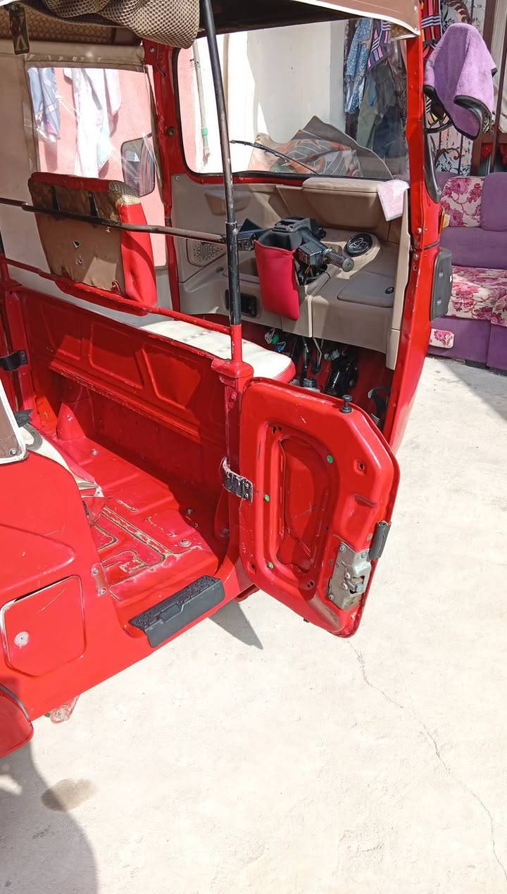 تكتك للبيع موديل 21 معمره رقم وسنويه المكان جسر ديالى
***********
