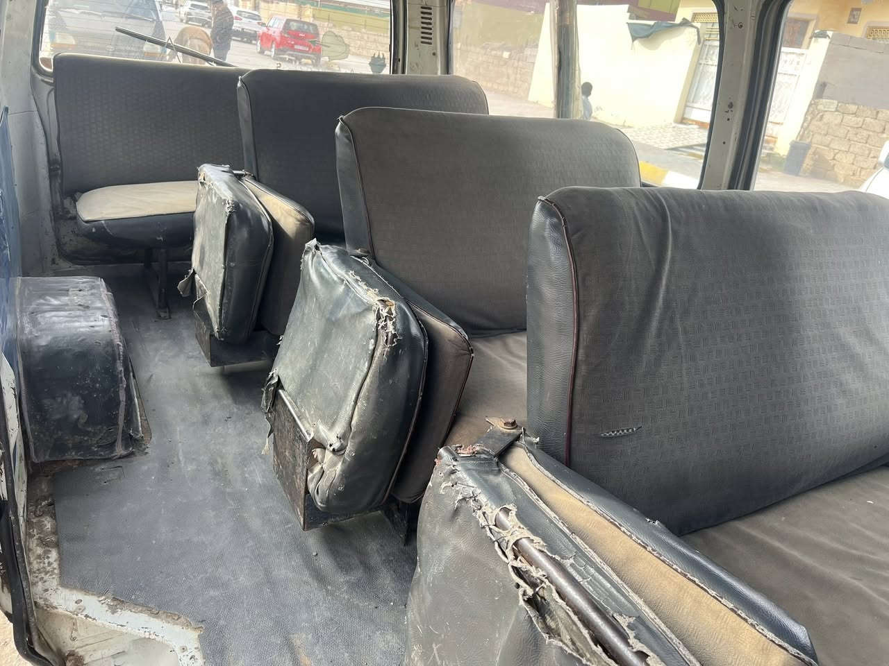 سلام عليكم بوز بانزين موديل ٩٢ سنويه ماصاقطه لبيع أو مراوس بريجو كيه نضيفه هيه غرامه ماعليه مكاني ديالئ شهربان هاذ رقمي ***********
