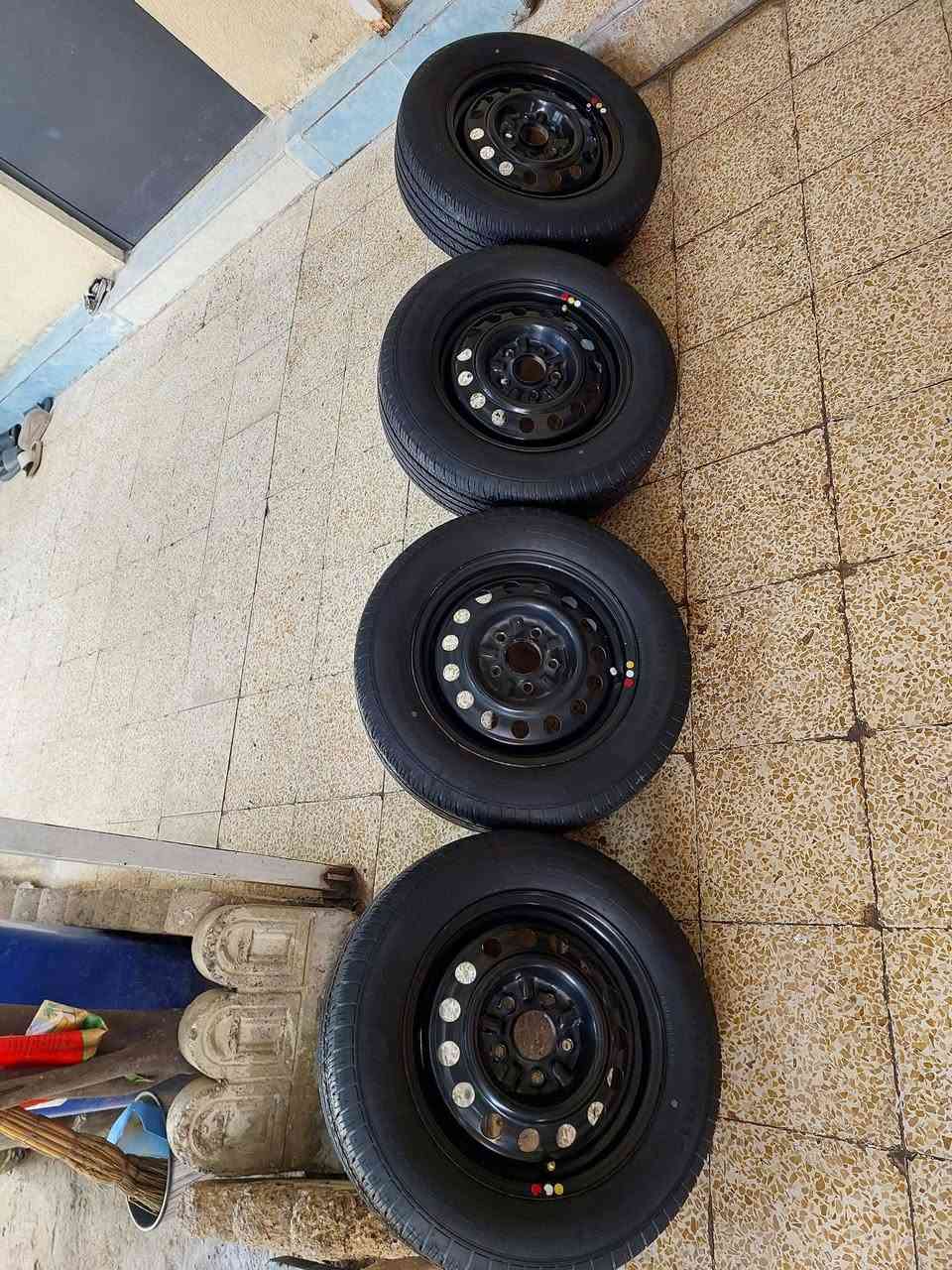 السلام عليكم للبيع تخم ويل عادي مع تايرات حجم 15 السعر (160) / ***********
