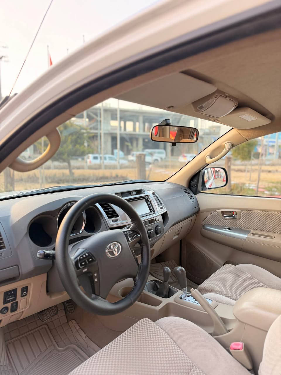 فۆرچنەر ٢٠١١ 
دەبل ئەکسل ناو زەرد تۆماتیک تەبرید مەرکەزی ٣ ریز کوشن 
گیرومەکینە بەشەرت بێ عەیب 
تحویل خرامە بەشەرت
بێ بۆیاخ بێ سارد بێ لێ دران 
سەیارەکە هیچی نیە هەموو گیانی بەشەرت دەفرۆشم 
نرخ/  ١٦٥ 
شوین/ رانیە 
کۆرەک /   ***********
ئاسیا  /   *********** رانية, السليمانية
