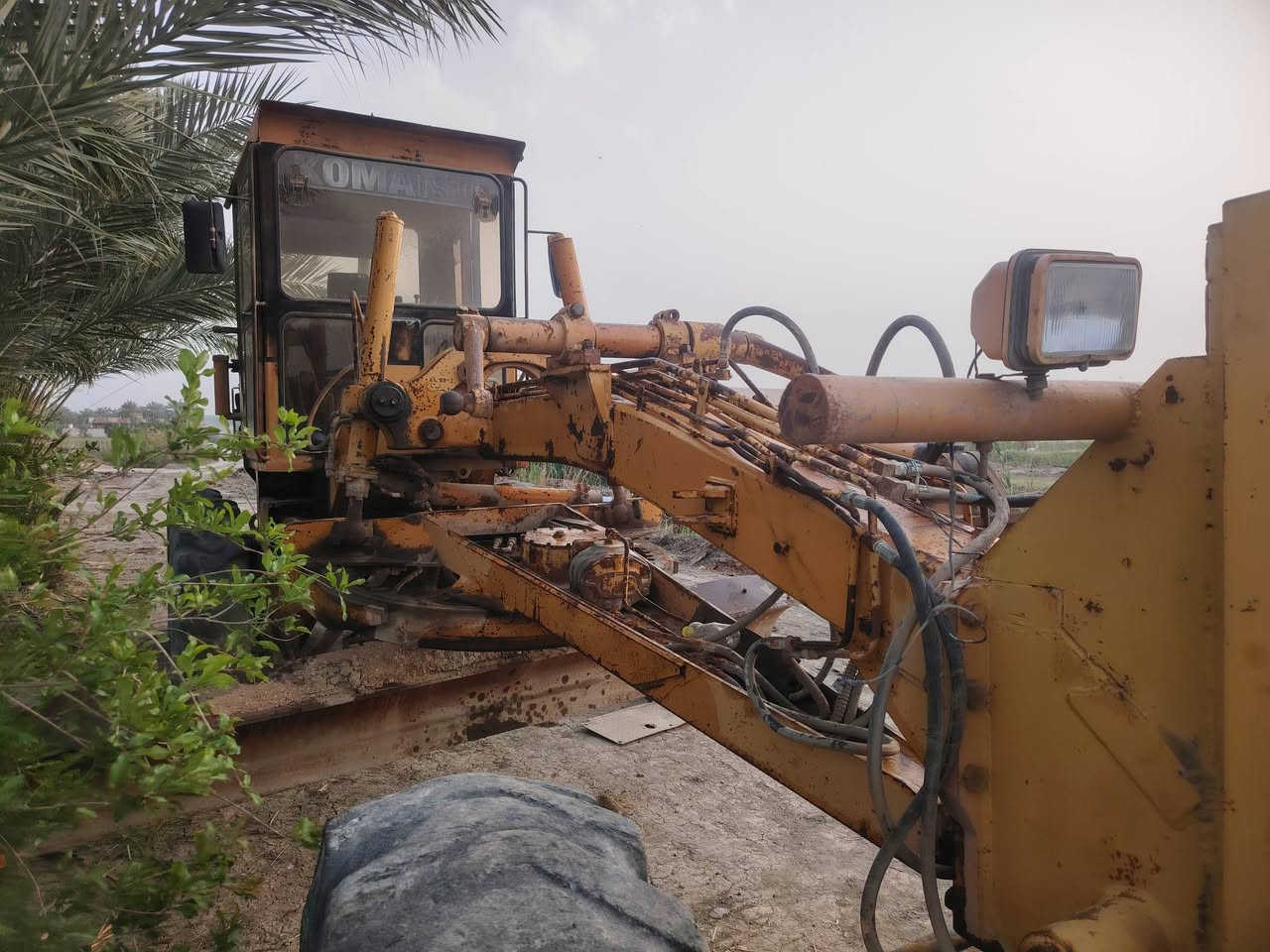كريدر كوماتسو للبيع حجم ٣٧ موديل ٩٢ بك واحد جاهزه للعمل رقم بغداد لاتنقيص ولاتبخير السعر٧٠ورقه للستفسار *********** عنوان بابل المسيب
