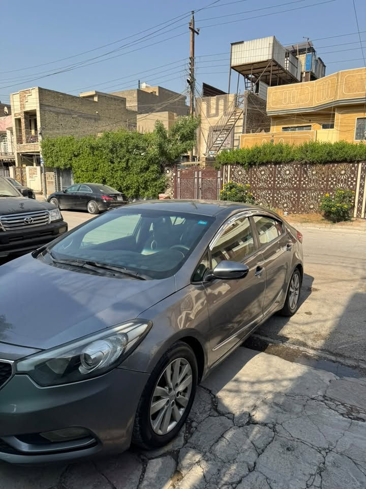 السلام عليكم 
سيارة كيا فورتي ٢٠١٦، نوع XL مسافتها المقطوعة ٩٥ميل، محركها دوش، رقمها بغداد باسمي، وارد امريكا 
كير ومحرك وكهرباء على وضعية الشركة ما مفتوح اي شيء، السيارة ما ناقصها "برغي" كاملة وبالاخير السيارة على ايدي/ 
ملاحظة اخيرة: كلشي واضح عدكم بالصور او بالسونار او بالنص المكتوب، بعد ما تقتنعون بالسيارة تواصلوا معي على الرقم فقط، ***********/ التواصل على الرقم فقط🙏
بغداد/ الشعب
السعر المطلوب:٩٥ ورقة.
