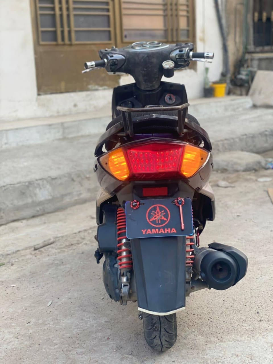 للبيع دراجه سكنس فحل مال رمبه   ماشيه ١٦الف حقيقي كفراته اصليه  محرك بلادي برغي مملعوب بيه كهربائيات كلها شغاله وراقها كامله أوي نقص مابيها السعر (٧٥٠》الف العنوان بغداد الكرخ الاتصال على الرقم ***********
