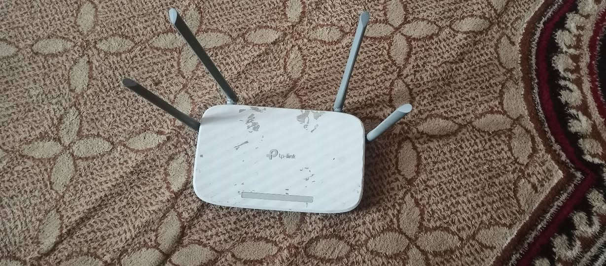 سلام عليكم اخوان عندي راوتيرين للبيع اول واحد الاسود جديد بعده بل الباكيت مع كامل ملحقاته والثاني الابيض مستعمل يعني نضيف مابي شي رايدهن اب 50وبيهن مجال اتصال ‏‪***********‬‏
