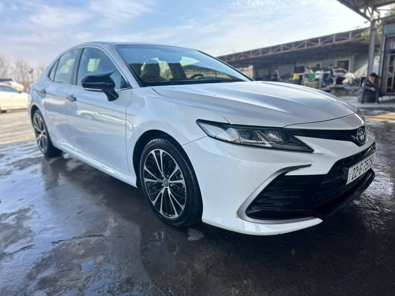 تويوتا كامري 2022 شركة  ماشية 90 الف كيلو بيها شبر تعديل بل باب وراء سكن بدون صبخ سيارة مواصفات LE حساسات رادار تحويل غرامة بشرط سعر سيارة 225 بيها مجال شراء يتصل الارقام تالية علي واتساب ***********
