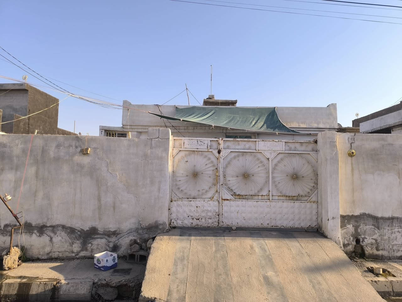 السلام عليكم
بيت للبيع مساحة 260متر 

الموقع حي الخضراء عند دخول سيطرة جلولاء  الفرع ع اليمين قريب من المصلح التلفزونات   غانم ابو سارة 

الرقم :***********
