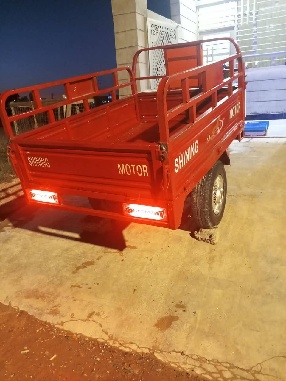 السلام عليكم ستوته للبيع موديل 16والمكينه 17ستوته نضيفه مصبوغه عام كربائيات كله شغاله أوراق ضايعه المكان ديالى الغالبيه للاستفسار اتصل على الرقم ***********
