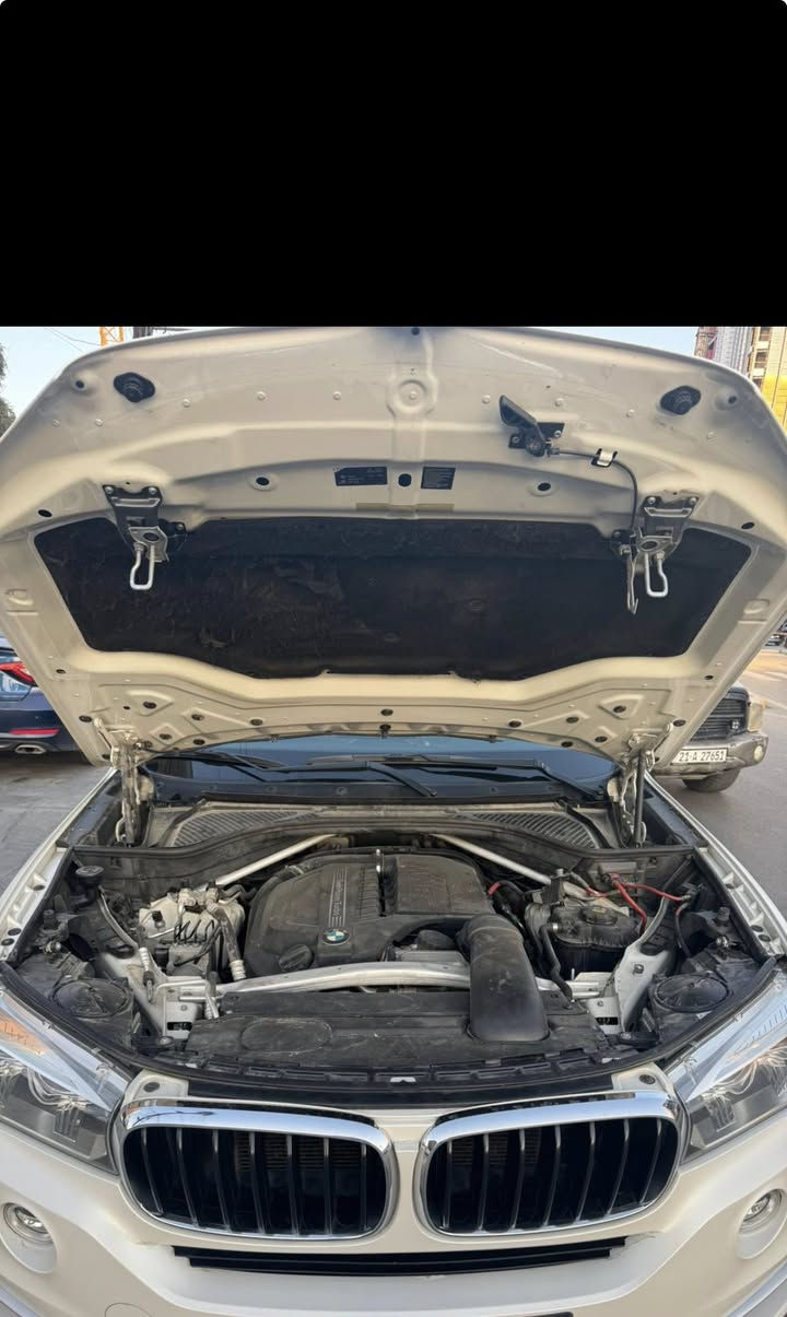 السلام عليكم
سيارة BMW X5 موديل 2016 وكالة العروش.

خالية من أي مشاكل وجميع الصيانة والتصليح في الشركة حصرا.

السيارة بدون صبغ, فقط دعاميات 7 راكب   مفاتيح عدد2بدون ضرر والسيارة مغلفة كلها PPF طافي ظمان 10 سنوات.

رقم أربيل الحديث وجاهزة للتحويل بأسم المشتري.

مكان السيارة في بغداد \ العرصات 

السعر: 27,000 دولار

للاستفسار الاتصال ***********
