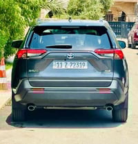 تيوتا راف فور برميوم هايبرد  موديل 2024  ماشيه 23 الف  رقم بغداد بأسمي...