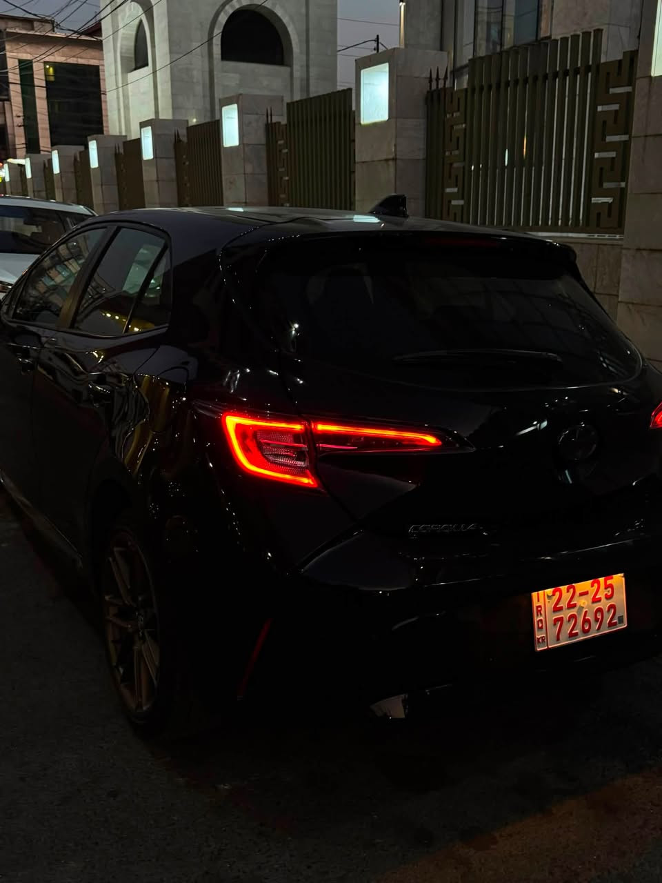 كورلا للبيع 2024 فئة SE Nightshade ماشية 5000 ميل السيارة صفر
ما مسوية حادث فقط الصندوق مبدل شركة 
السعر 140 ورقة وبيها مجال 
باقي التفاصيل والاستفسار الاتصال على هذا الرقم ***********
