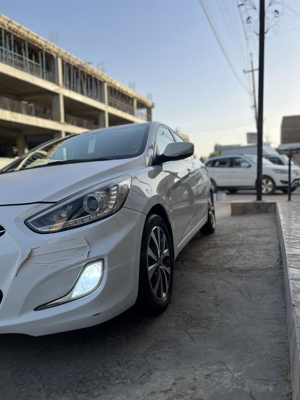 اكسنت خليجي        موديل 16.          مكينه 1600.    رقم بغداد نكليزي بسمي تحويل مباشر       فول موصفات     فتحه سقف روف     اشاير بلمري.    خمسه ويل كب اصل سياره جديده 
كفاله من الصبغ   بارد قليل 
تحكم جهتين 
شاشه كأمره دواره 

السعر 121بيها مجال قليل 

الاستفسار *********** اتصال  📞 واتساب
