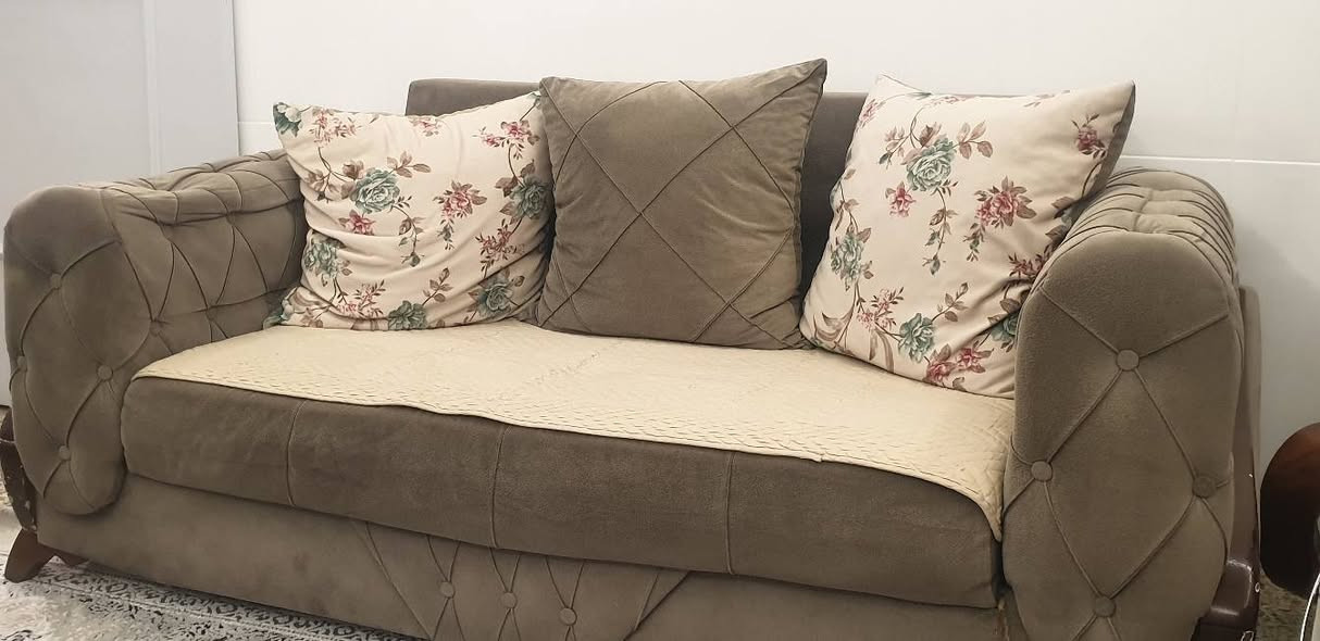 #للبيع
تخم قنفات 10 مقاعد 
اللون زيتوني فاتح تطعيم صاج
السعر 200 الف 
#ملاحظه بي كسر رجلين 2 فقط يحتاح تصليحهن 
نظافه 80٪ 
العنوان الفلوجه حي الجغيفي الاولى 
للتواصل ***********
