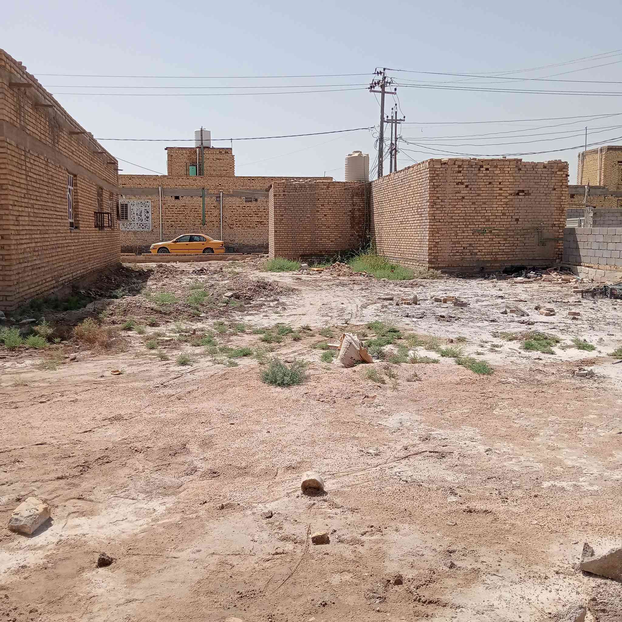 السلام عليكم اخوان قطعةللبيع ركن 400متر زراعي بيهه محلات 3 من ضمن القطعه خدمات كامله منطقة ال بوعظم صوب الشاميه بين الجسرين قرب مدرست الحكمة الاستفسار على الرقم *********** او واتساب
