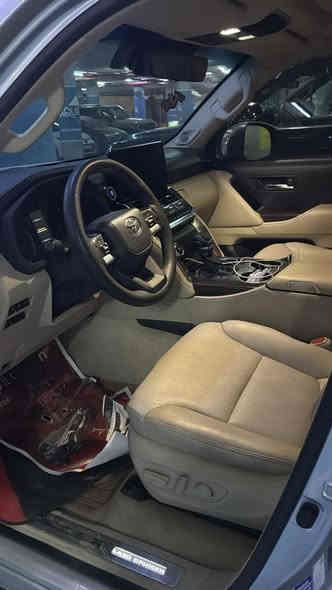 لاندكروز موديل 2022 تونً تيربو 
رقم اربيل 
فول مواصفات Vx  معروفه مواصفات سياره جديده جدآ ماشيه 100 الف 
بدون اي ملاحظات فقط اصبع بارد جاملغ امامي 
السعر 62$ 
***********
