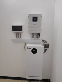 الفلوجة جامع الراوي • منظومة ١٥ أمبير ٢٤ ساعة • بطارية SRNE ١٤K