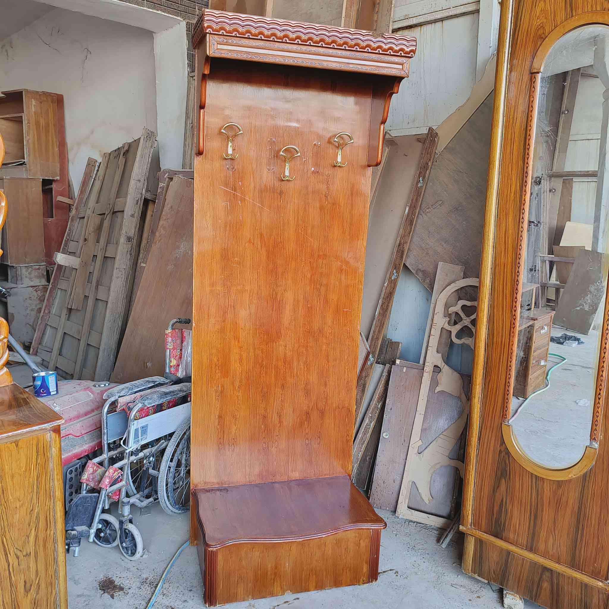 السلام عليكم 
غرفه نوم للبيع سعر 550 وبيهه مجال 
للاستفسار ***********
معرض ونجاره المتنبي 
الغرفه تستلم وياهه ضهر جديد غير مستخدم
