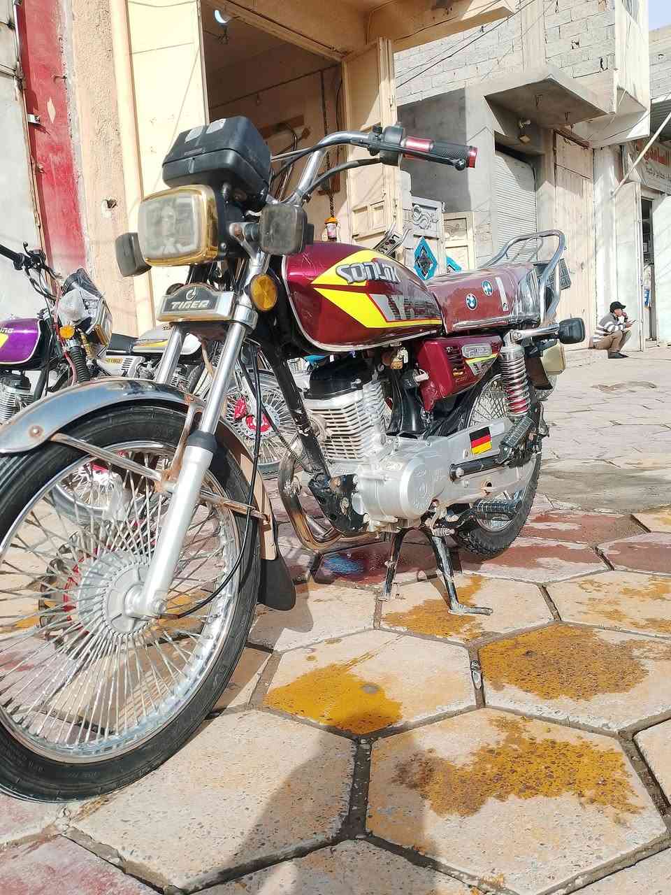 تايكر 23كفالة عام محرك وكشر شرط بلاد.  تخم تاير جديد.  مناقصهة شي.  550وبيهة مجال.  بسيط.  مكاني بلدروز شارع المسعودية ***********مو شراي لتنطي سعر من يمك.  حطب.
