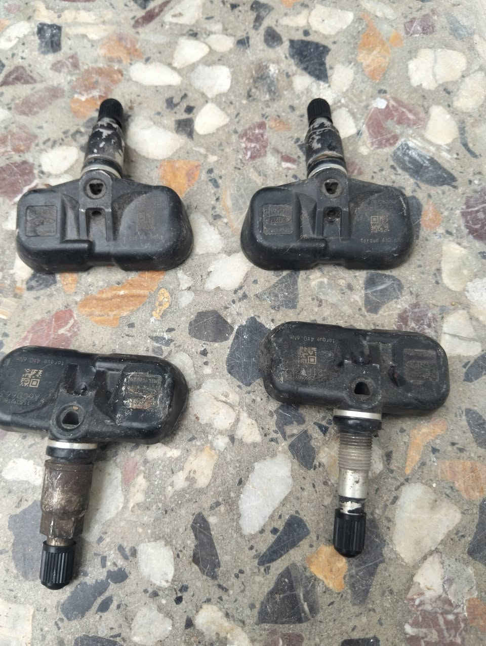 السلام عليكم 
للبيع 
تخم حساس مال كورلا بلادي موديل 14 15 16
السعر 40
الاتصال ع الرقم ***********
