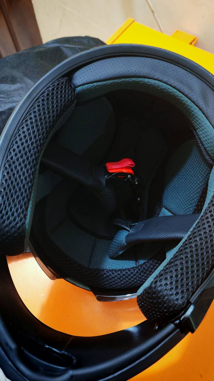 السلام عليكم 
متوفر خوذة اصلية امزون جديدة غير مستخدمة يشهد الله عليه بعد بلوك 
تجي اسود طافي واني موشمه 
قيم سعرهة بما يرضي الله
للأستفسار اتصل على الرقم ***********
واتساب هم موجود
